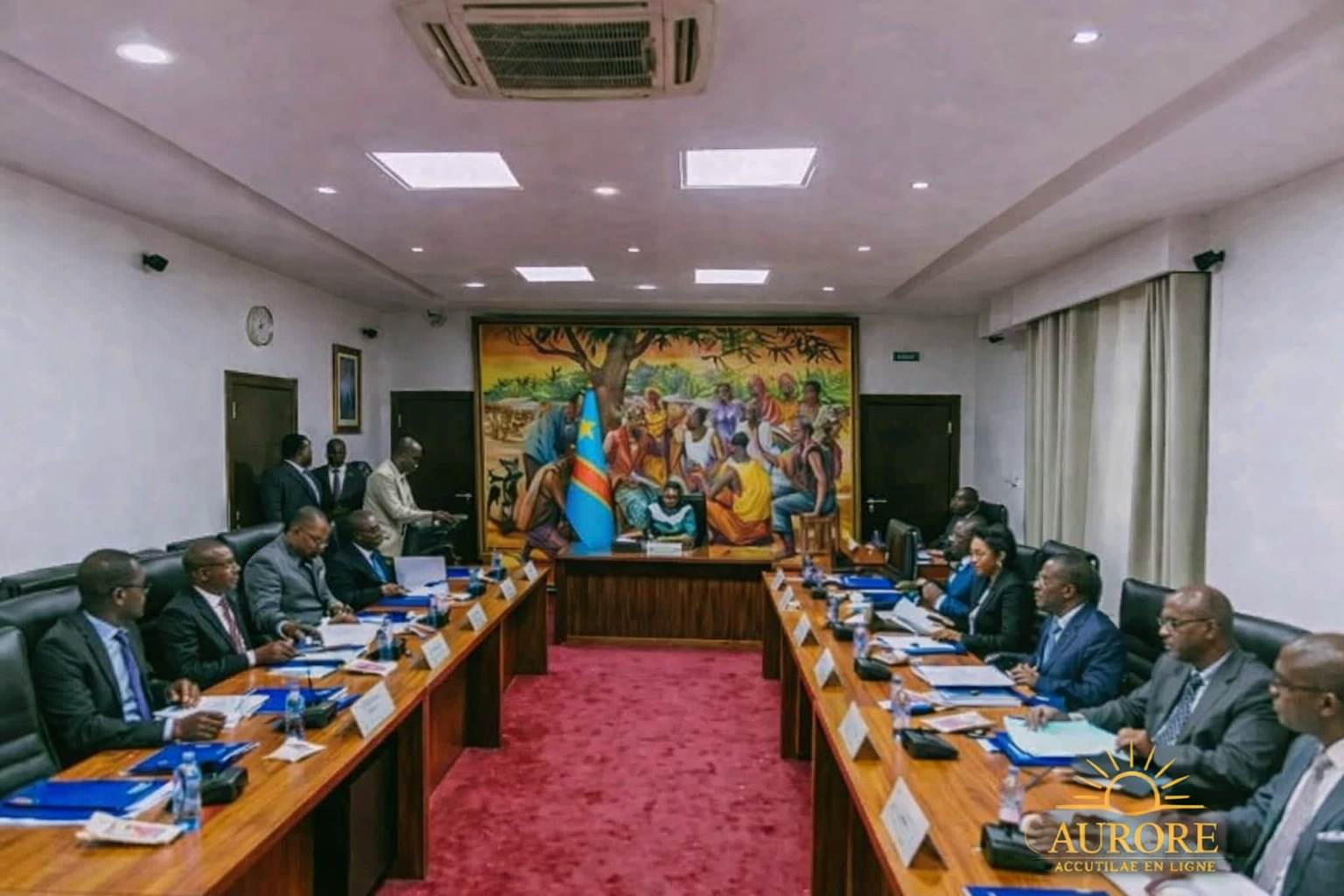 Judith Suminwa préside une réunion du Comité de conjoncture économique sur la situation des finances publiques