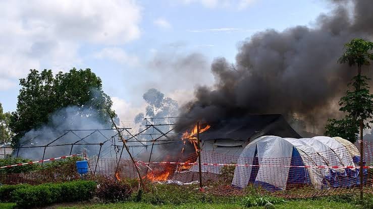 RDC – Ebola : deux centres de santé incendiés à Butembo après une vague de désinformation