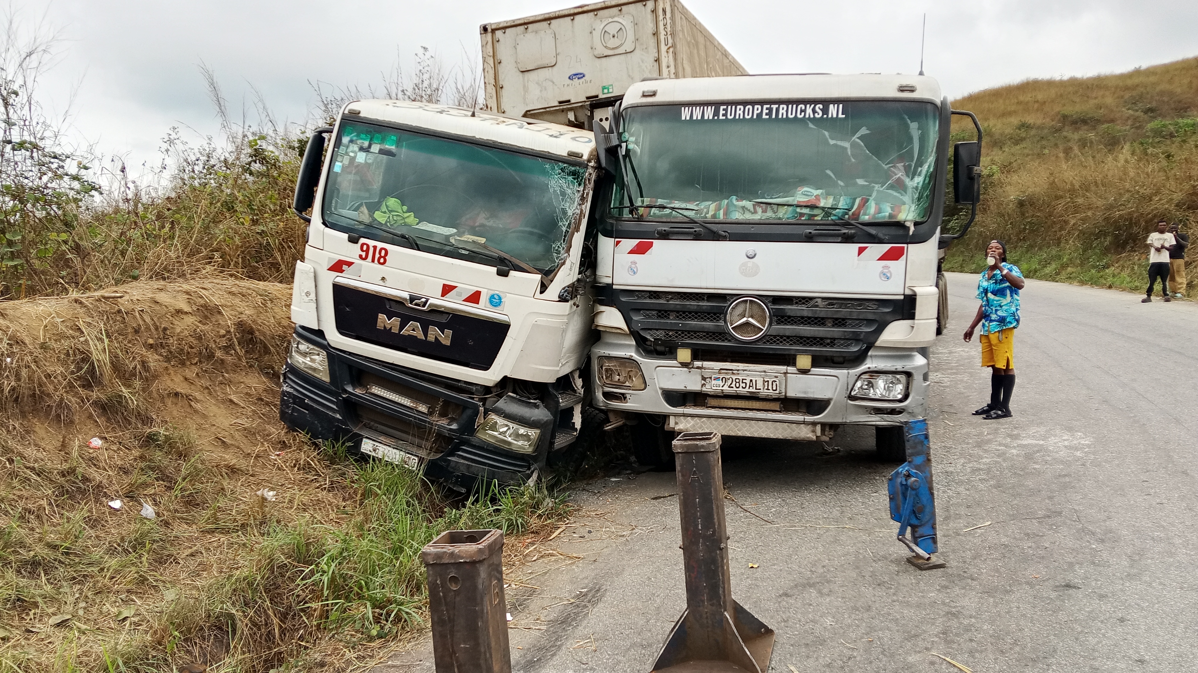 Kongo-Central/RN1 : un accident entre deux remorques cause des dégâts matériels importants à Mvuele