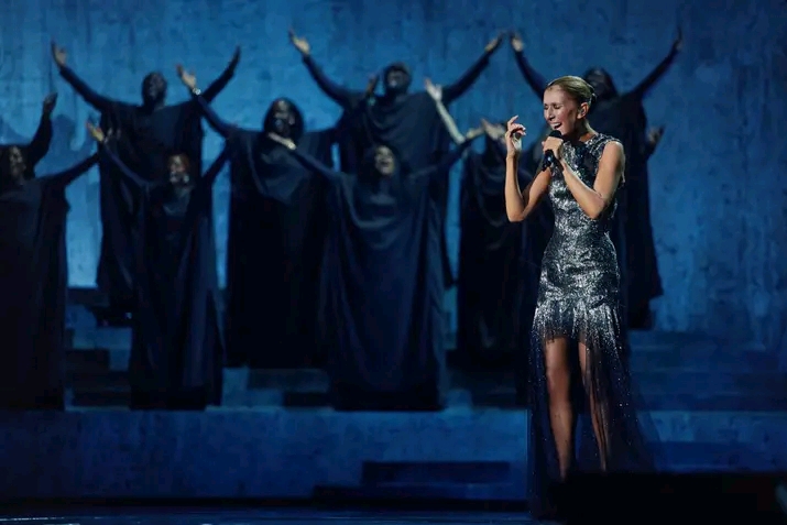 Musique : Céline Dion signe un retour triomphal sur scène à Paris après six ans d'absence